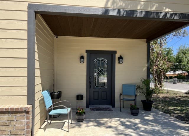 Home for sale at 235 Gray St in San Antonio, TX — photo 5
