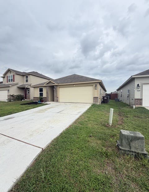 Home for sale at 14616 Stable Spgs in Elmendorf, TX — photo 2