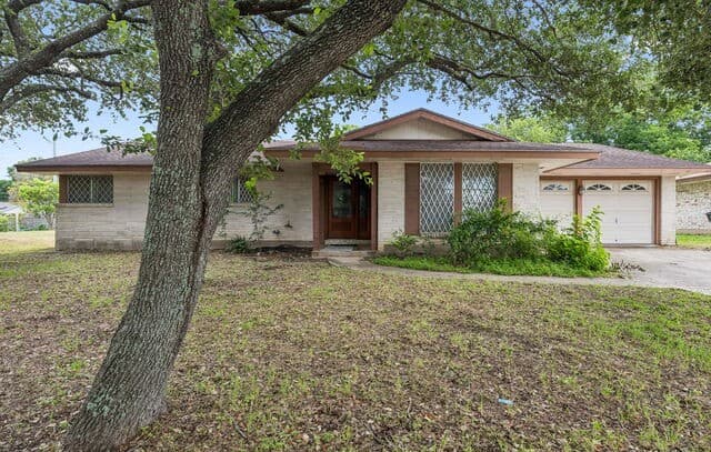 Home for sale at 10801 Pinehill St in San Antonio, TX — photo 1