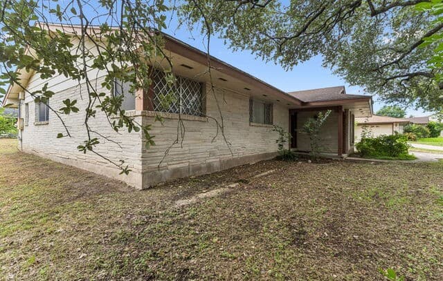 Home for sale at 10801 Pinehill St in San Antonio, TX — photo 3