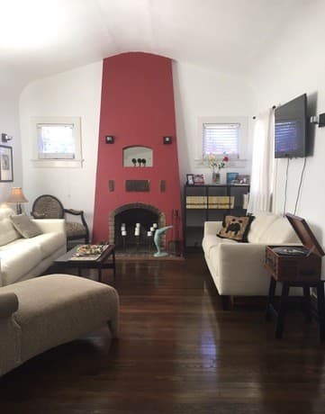 2-bedroom rental at 1541 W Mulberry in San Antonio, TX — photo 2