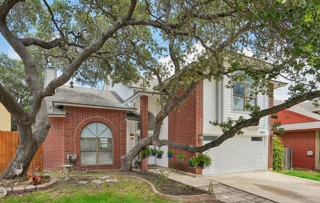 Home for sale at 16922 Vista Briar Dr in San Antonio, TX — photo 2