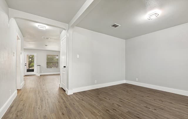 Home for sale at 8034 Shumard Oak in San Antonio, TX — photo 5