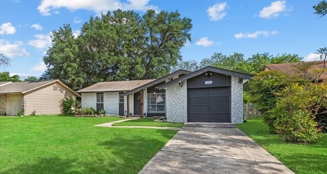 Home for sale at 4306 Desert View Dr in San Antonio, TX — photo 2