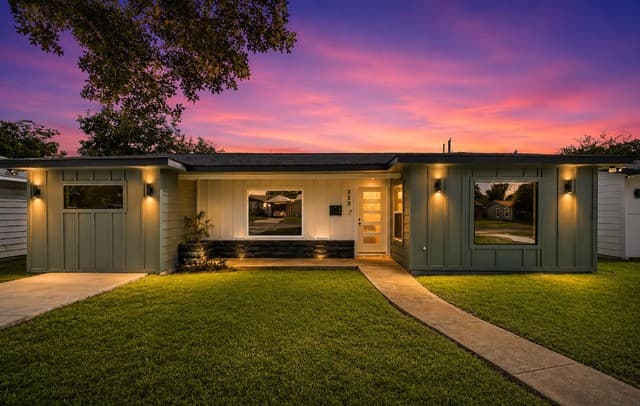 Home for sale at 223 Laurelwood Dr in San Antonio, TX — photo 1