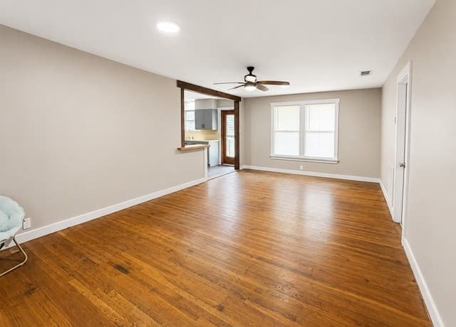 Home for sale at 1106 Palm in Jourdanton, TX — photo 4