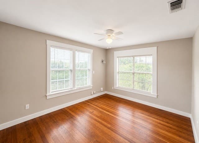 Home for sale at 1106 Palm in Jourdanton, TX — photo 5