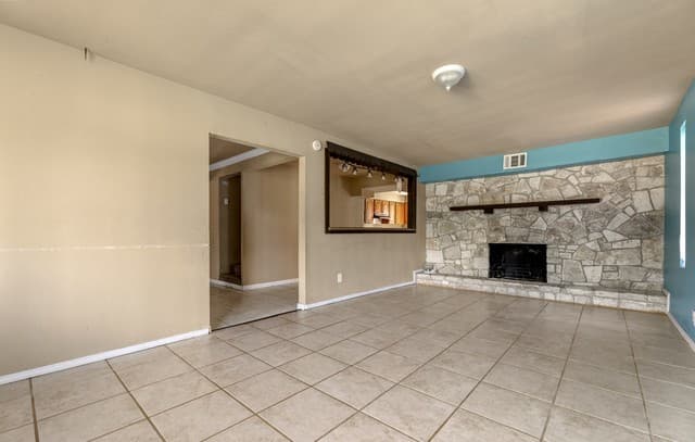 Home for sale at 2029 Burton Ave in San Antonio, TX — photo 4