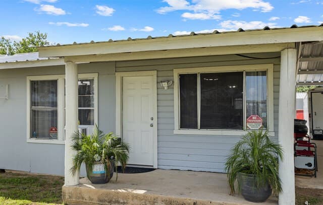 Home for sale at 13950 Ih 35 in Moore, TX — photo 2