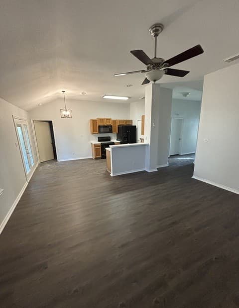 3-bedroom rental at 8206 Coppergate in Converse, TX — photo 2