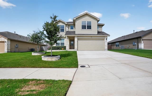 5-bedroom rental at 611 Overlook Rdg in Cibolo TX