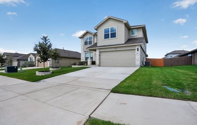 5-bedroom rental at 611 Overlook Rdg in Cibolo, TX — photo 3
