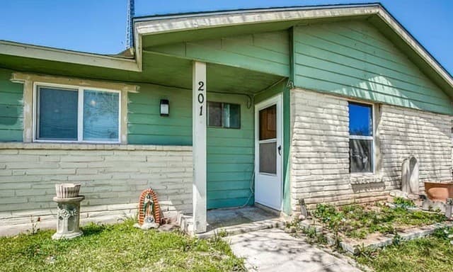 Home for sale at 201 Brenda Dr in Converse, TX — photo 2