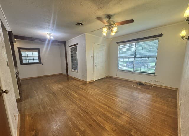 Home for sale at 670 Maria Elena in San Antonio, TX — photo 2
