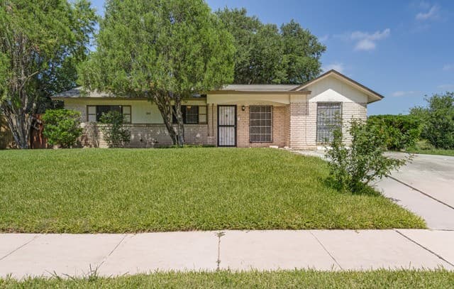 Home for sale at 203 Eastover in San Antonio, TX — photo 1