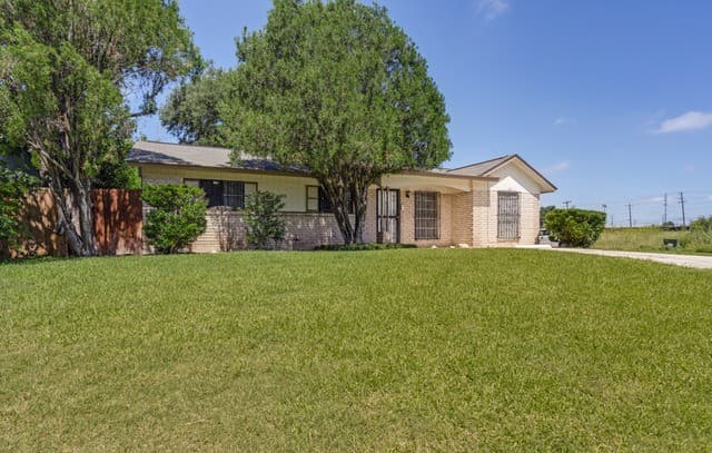 Home for sale at 203 Eastover in San Antonio, TX — photo 2