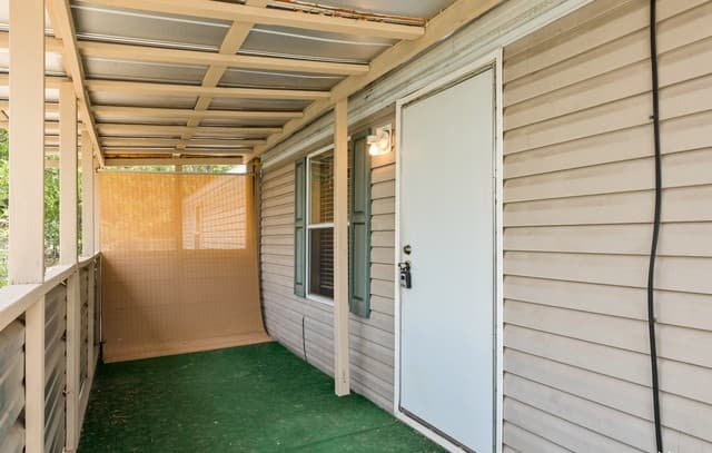 Home for sale at 311 N Reed St in Pleasanton, TX — photo 4