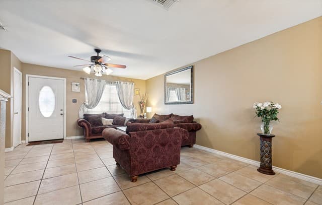 Home for sale at 115 Autumn Pass in San Antonio, TX — photo 2