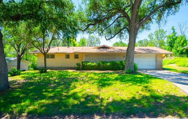 3-bedroom home for sale at 6614 Moss Oak in San Antonio TX