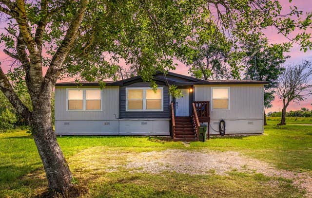 Home for sale at 3876 County Road 427 in Stockdale, TX — photo 1