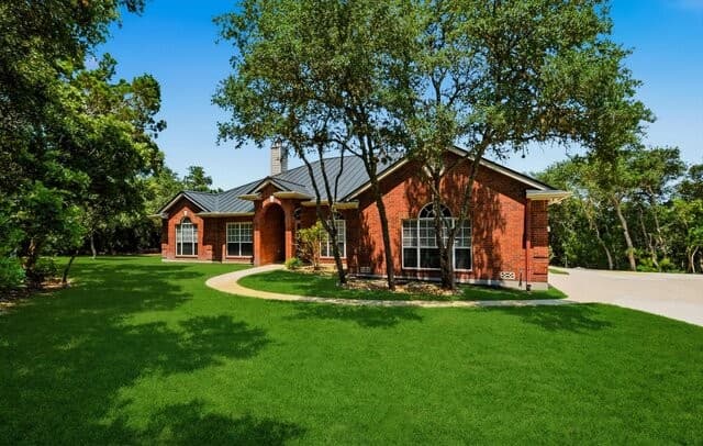 4-bedroom home for sale at 13970 Tobiano Trl in Helotes TX