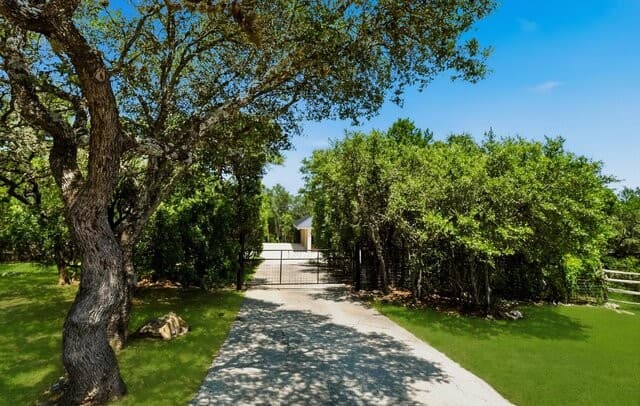 Home for sale at 13970 Tobiano Trl in Helotes, TX — photo 2