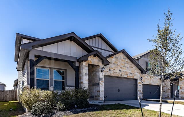 4-bedroom rental at 9510 Falls Canyon Blvd in Converse, TX — photo 2