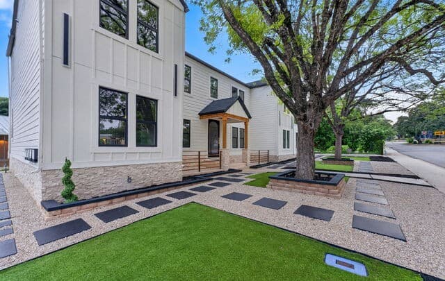 2-bedroom rental at 1301 Townsend Ave Unit 3 in Alamo Heights, TX — photo 3