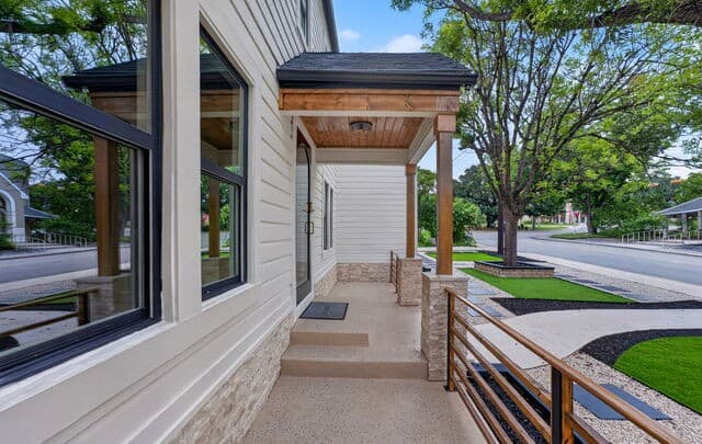 2-bedroom rental at 1301 Townsend Ave Unit 3 in Alamo Heights, TX — photo 4