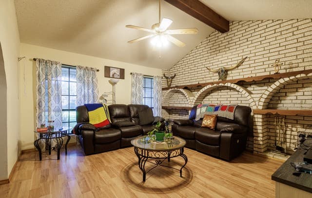 Home for sale at 1107 E San Antonio St in Pearsall, TX — photo 3