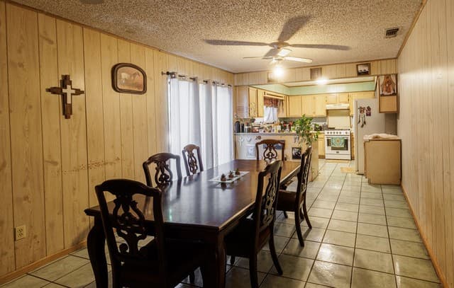 Home for sale at 1107 E San Antonio St in Pearsall, TX — photo 4