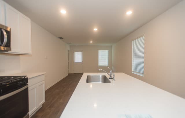 3-bedroom rental at 12533 Spoor Vly in Converse, TX — photo 4