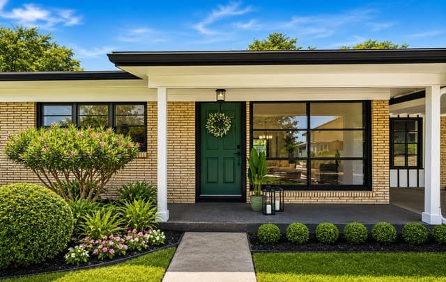Home for sale at 210 W Glenview in San Antonio, TX — photo 3