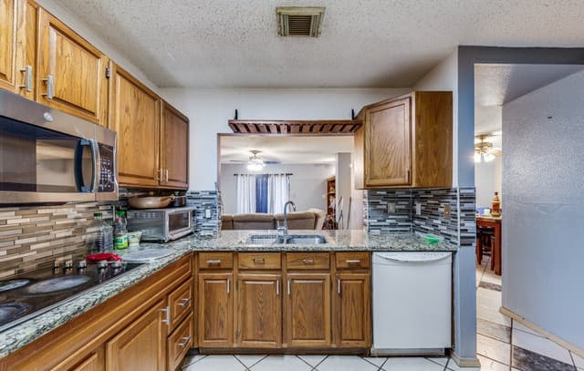 Home for sale at 11335 Tabletop Ln in San Antonio, TX — photo 5