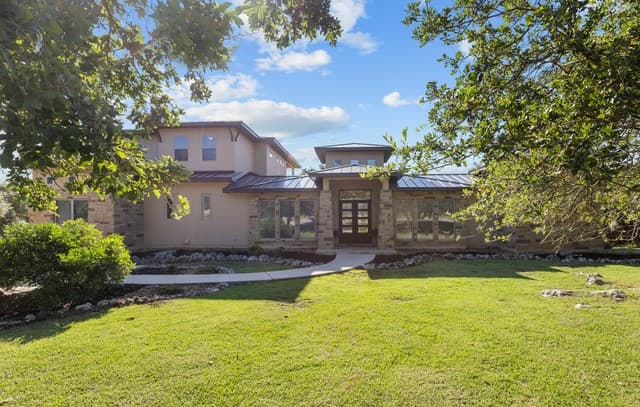 Home for sale at 41 Woodland Vw in Fair Oaks Ranch, TX — photo 2