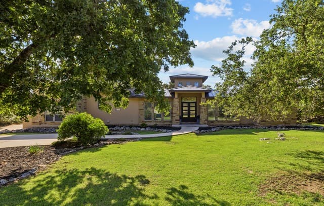 Home for sale at 41 Woodland Vw in Fair Oaks Ranch, TX — photo 3
