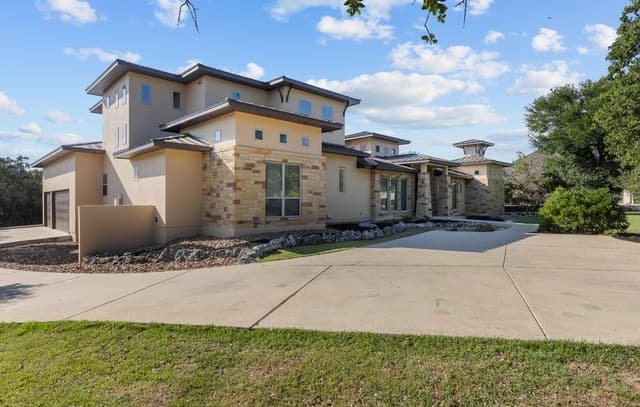 Home for sale at 41 Woodland Vw in Fair Oaks Ranch, TX — photo 4