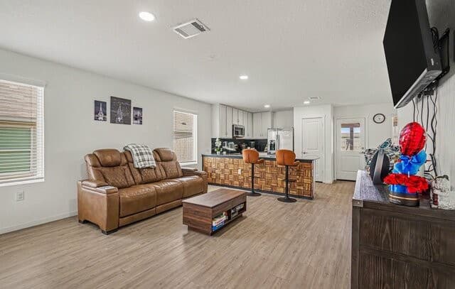 Home for sale at 530 Primrose Ln in San Antonio, TX — photo 4