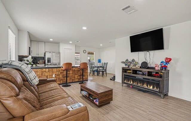 Home for sale at 530 Primrose Ln in San Antonio, TX — photo 5