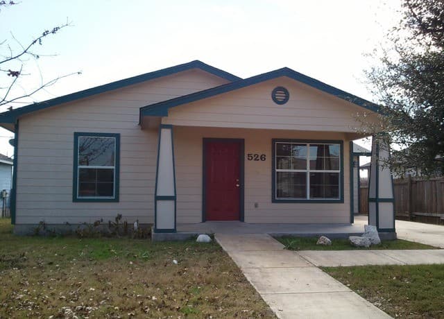 Home for sale at 526 Pharis St in San Antonio, TX — photo 2