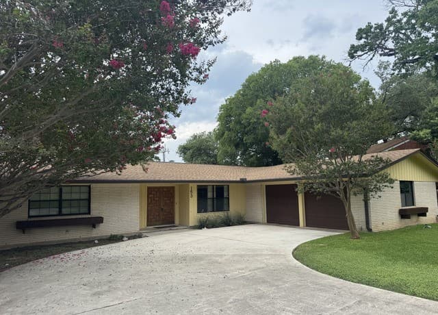 4-bedroom home for sale at 153 Trillium Ln in Castle Hills TX