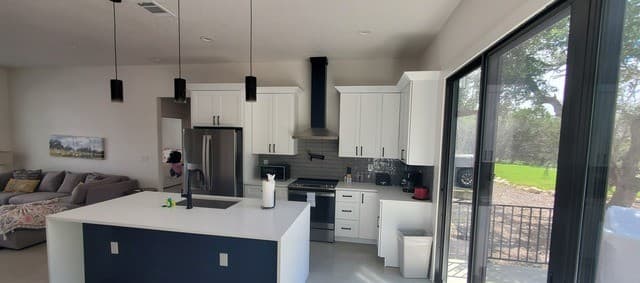 3-bedroom rental at 407 Lamplight in Spring Branch, TX — photo 4