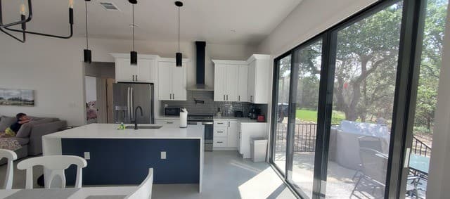 3-bedroom rental at 407 Lamplight in Spring Branch, TX — photo 5