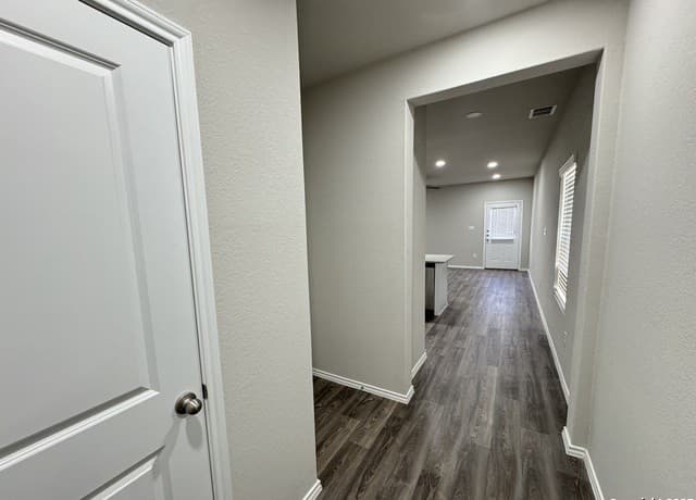 3-bedroom rental at 5330 Lisa Point Unit 102 in Converse, TX — photo 2