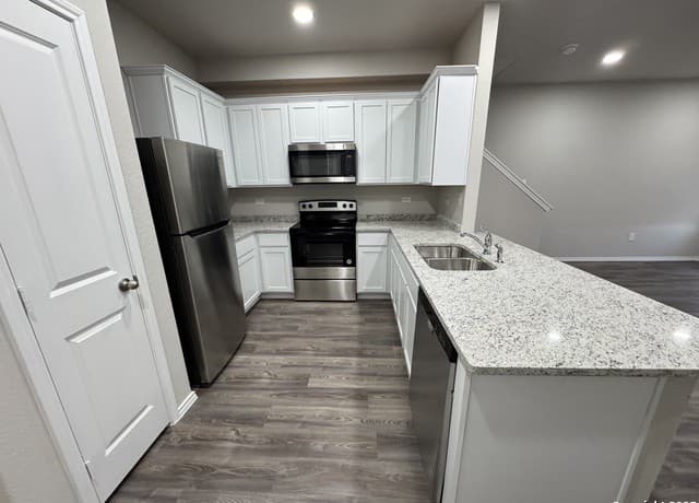 3-bedroom rental at 5330 Lisa Point Unit 102 in Converse, TX — photo 3