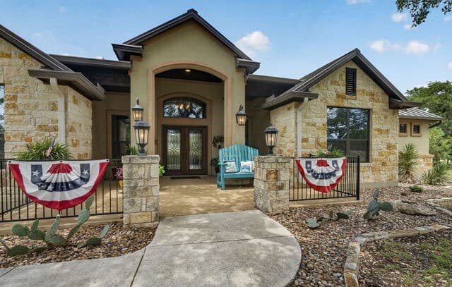 Home for sale at 1467 Palomino Springs Dr in Bandera, TX — photo 2