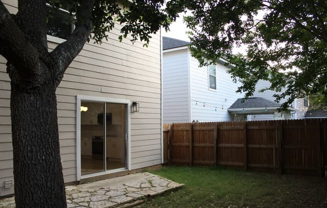 3-bedroom rental at 414 Hampton in Boerne, TX — photo 3