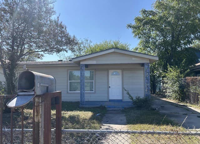 Home for sale at 2618 Lombrano St in San Antonio, TX — photo 1