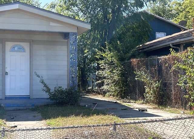 Home for sale at 2618 Lombrano St in San Antonio, TX — photo 4