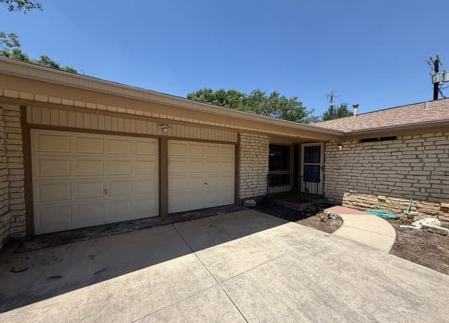 Home for sale at 7821 Village Oak Dr in Live Oak, TX — photo 4